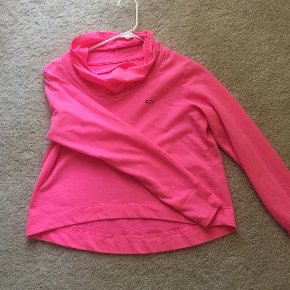 long sleeve shirt/ pink/ thumb holes